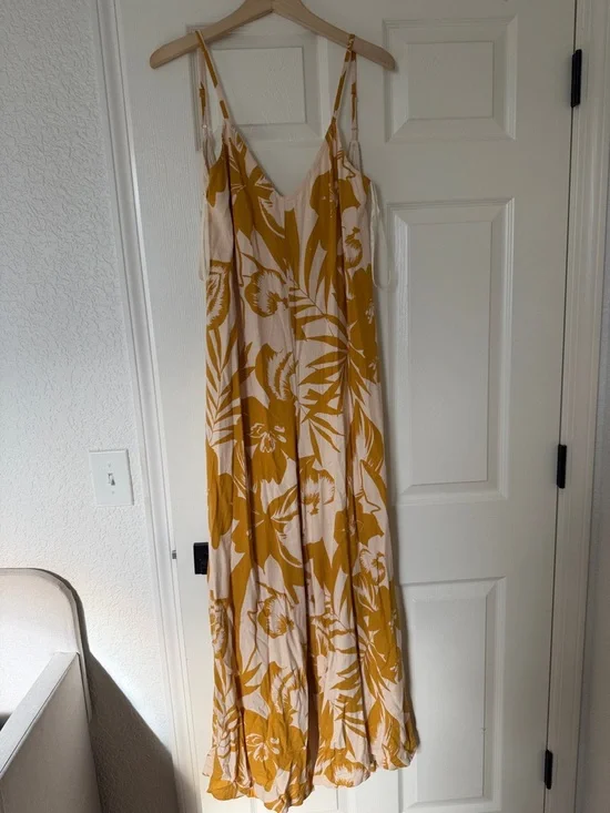Vici Yellow Floral Wide-Leg Jumpsuit with Open Back - S - Picture 5 of 6
